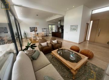 Casa · 1260m² · 3 Habitaciones · 4 Estacionamientos · Casa de Renta en Casa de Campo