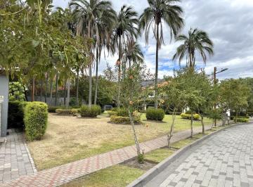 Terreno / Lote · 1454m² · Cumbaya - Sector La Viña 1454 m² en Venta Terreno Bifamiliar en Urbanización de Lujo