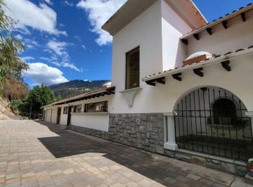 Casa de 4 habitaciones, Quito · Vendo o Rento Hermosa Propiedad, Ideal Para Vivienda, Restaurante, Oficinas, Etc. Ubicación Excl