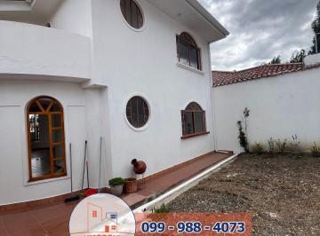 Casa de 3 habitaciones, Cuenca · Casa Amplia, con Hermosos Acabados, en Venta