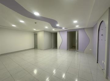 Oficina comercial · 60m² · 3 Habitaciones · 1 Estacionamiento · Excelente Oficina en La Av de Los Shyris 60 Mtrs Edificio Moderno