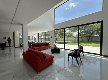 Casa · 370m² · 5 Habitaciones · 7 Estacionamientos · Casa de Lujo Independiente Sector Residencial Puembo 370 Mtrs2, Lote 2338