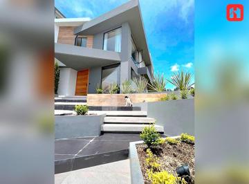 Casa de 4 habitaciones, Cuenca · Vendo Casa de Lujo en Cuenca – Sector Uda (Cv4137)