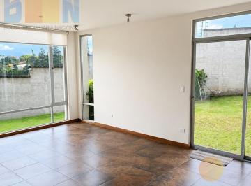 Casa · 150m² · 3 Habitaciones · 5 Estacionamientos · Casa Esquinera de Venta en Nayón: Seguridad, Luz Natural y Tranquilidad Familiar