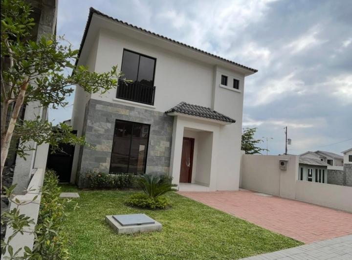 Proyecto horizontal , Guayaquil · Casa de Estreno Urbanizacion Porto Alegre