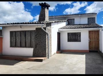 Casa de 6 habitaciones, Machachi · Propiedad de Oportunidad con Casa Principal y Dos Suites en Machachi
