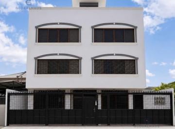 Departamento · 110m² · 4 Habitaciones · Departamento en Alquiler Para Uso Comercial en Kennedy Norte E. D.