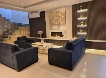 Departamento de 4 habitaciones, Guayaquil · Hermosa Residencia con Amplio Patio en Isla Mocoli