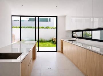 Casa · 430m² · 4 Habitaciones · 2 Estacionamientos · Casa con Ascensor en Venta en Urbanizacion Vista Grande, San Isidro
