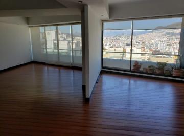 ventanales piso techo con ingreso de mucha luz natural · Departamento en Arriendo con Vista y Balcón