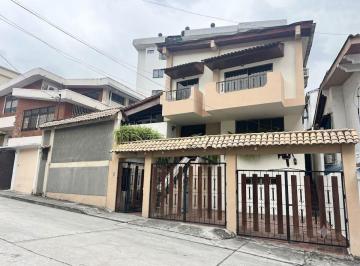 Casa de 5 habitaciones, Guayaquil · Casa en Venta – Ciudadela Lomas de Urdesa – Sector Urdesa Central