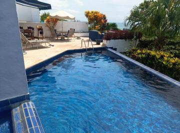 Casa · 155m² · 3 Habitaciones · 3 Estacionamientos · Jrs Casablanca Casa de Venta con Piscina Oportunidad 100% Financiada