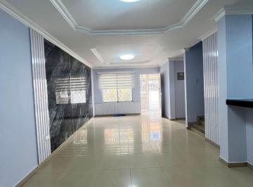 Casa de 3 habitaciones, Guayaquil · Casa de Venta Mucho Lote 1