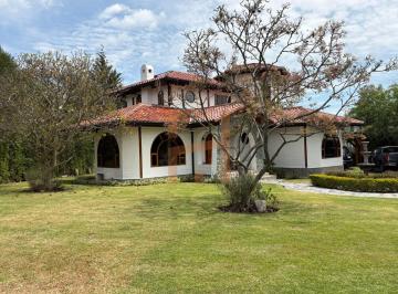 Casa de 2 habitaciones, Quito · Casa de Venta en Tumbaco Sector Chiviqui, Independiente, Conjunto Privado de 4 Casas, 950 m² Terreno.