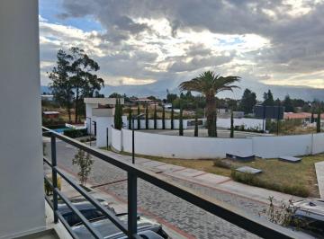 Casa de 3 habitaciones, Quito · Vendo Hermosa Casa - Entrada a Puembo - Vista