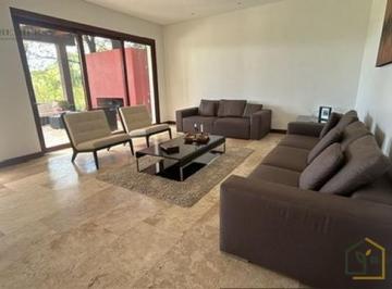 Casa · 568m² · 4 Habitaciones · 4 Estacionamientos · Casa de Venta, 4 Habitaciones, Cumbaya Santa Ines