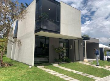 Casa · 154m² · 3 Habitaciones · 2 Estacionamientos · Cumbayá Venta Casa Cumbayá San Patricio, en Dos Plantas, 132 m²