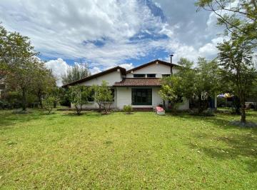 Casa de 4 habitaciones, Quito · Vendo Casa Estilo Español