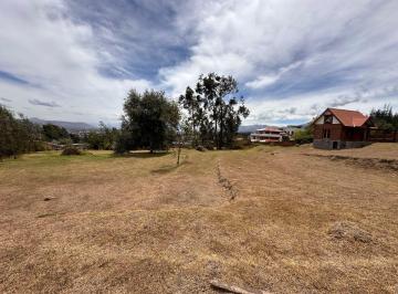 Terreno / Lote , Quito · Terreno de 3.040 m² en Plazapamba, Tumbaco con Acogedora Construcción de Madera