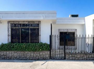 Casa · 83m² · 3 Habitaciones · 1 Estacionamiento · Casa en Venta en Sauces 2