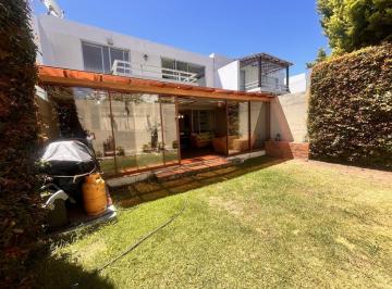 Casa · 188m² · 3 Habitaciones · 2 Estacionamientos · Casa de Oportunidad por Viaje, con Amplio Jardín y Pérgola Intervalles El Nacional