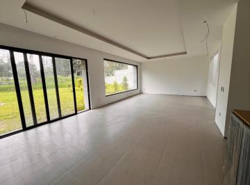 Casa · 282m² · 3 Habitaciones · 3 Estacionamientos · Casa de Venta por Estrenar en Puembo Atrás del Nuevo Colegio Americano
