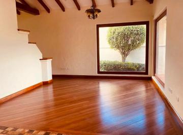 Casa de 3 habitaciones, Quito · Amplia Casa en Renta Sin Amoblar - Vía Intervalles