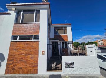 Casa · 190m² · 3 Habitaciones · 1 Estacionamiento · Casa en Norte de Quito