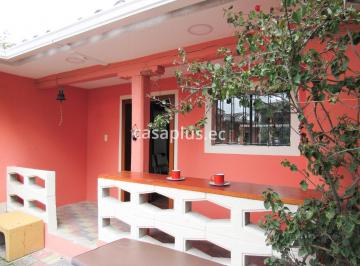 Casa · 120m² · 3 Habitaciones · 4 Estacionamientos · Quinta en Venta Parroquia Once de Noviembre en Latacunga