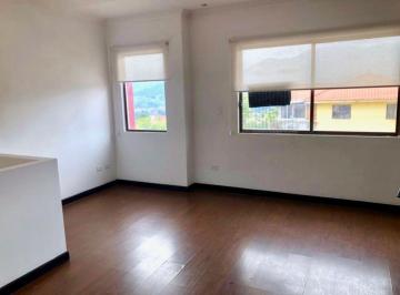 Casa de 2 habitaciones, Cuenca · Casa Comercial por Estrenar en Ventafrente a Vía Principal, Cerca del Colegio Santana
