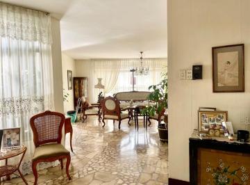 Casa de 5 habitaciones, Guayaquil · Casa en Venta, estilo Colonial, Urbanización Los Ceibos.