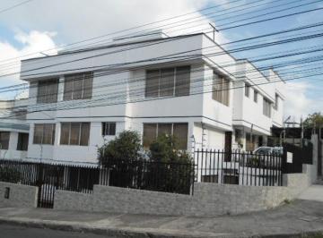 Casa · 747m² · 12 Habitaciones · 6 Estacionamientos · Venta Casa Rentera 747 m², 4 Departamentos Sector El Condado