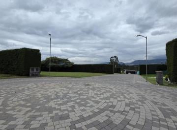 Terreno / Lote · 1681m² · Terreno en Venta en Exclusiva Urbanización en Puembo