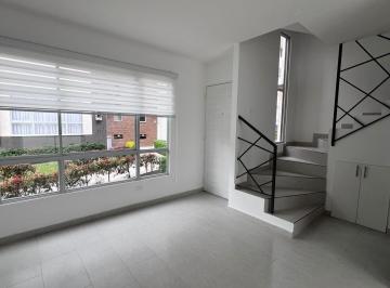 Casa · 90m² · 3 Habitaciones · 1 Estacionamiento · Renta Casa de 3 Habitaciones, Conjunto Privado con Piscina Mitad del Mundo.
