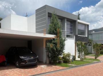 Casa de 3 habitaciones, Quito · Casa Esquinera de Renta en Tumbaco a 2 Min de La Ruta Viva, 82 m² de Jardín, 3 Dorms, Horno de Pan.