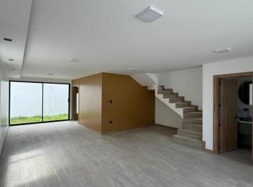 Casa · 144ha · 3 Habitaciones · 2 Estacionamientos · Venta Casa 144.14 m² de 3 Dorm. Sector Pusuquí.