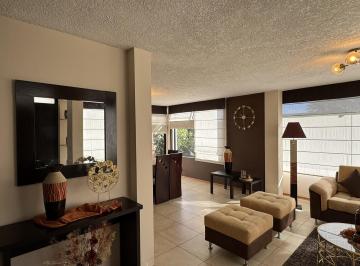 Casa · 198m² · 3 Habitaciones · 2 Estacionamientos · Venta Casa de 198 m² de 3 Dorm. en La Urbanización La Pampa, Pomasqui - Quito