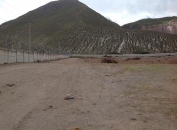 Terreno / Lote · 100m² · 20 Estacionamientos · Renta Terreno de 20.835 m² con Cerramiento y Oficina en La Mitad del Mundo - Quito