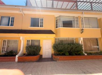 Casa de 4 habitaciones, Quito · Arriendo Casa 4 Dorm. Col. Sek