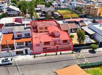 Casa de 7 habitaciones, Quito · Propiedad Multifamiliar en Venta | Conocoto