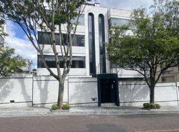 Departamento de 3 habitaciones, Quito · Venta de Departamento de Tres Dorm., Dos Parqueaderos, Sector Solca