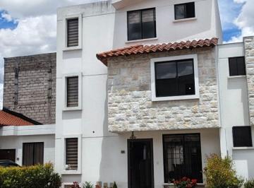 Casa de 3 habitaciones, Quito · Casa en Venta en El Centro de Conocoto