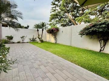 Casa de 3 habitaciones, Guayaquil · Samborondón Km 7.5 Laguna del Sol Casa en Venta