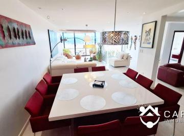 Departamento · 240m² · 3 Habitaciones · 2 Estacionamientos · Amplio y Elegante Departamento en Venta, con Una Magnifica Vista Panorámica a La Ciudad