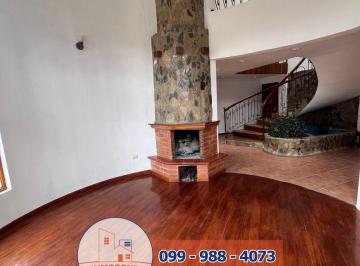 Casa de 3 habitaciones, Cuenca · Casa en Venta en Zona Residencial Cuenca
