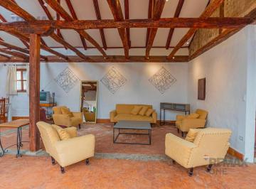Casa · 230m² · 5 Habitaciones · En Venta Amplia Propiedad en El Sector de Uchupucun Azogues