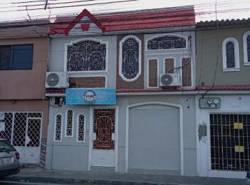 Casa · 72m² · 3 Habitaciones · Terreno en Mucho Lote