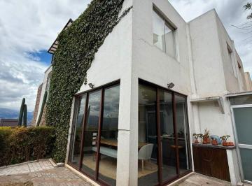 Casa de 2 habitaciones, Quito · Casa de 120 m² con 2 Habitaciones en Venta en Cumbayá