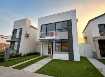 Casa · 131m² · 4 Habitaciones · 2 Estacionamientos · Venta Casa 4 Dorm. Nueva La Joya