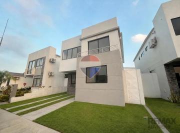 Casa · 150m² · 4 Habitaciones · 2 Estacionamientos · Casa 2 Plantas Nueva 4 Dorm. La Joya